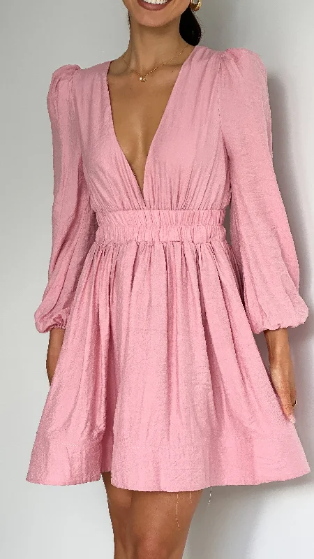 Mini dresses with gathered skirts for a voluminous effect Charlotte Mini Dress - Soft Pink Mini dresses with gathered skirts for a voluminous effect Charlotte Mini Dress - Soft Pink