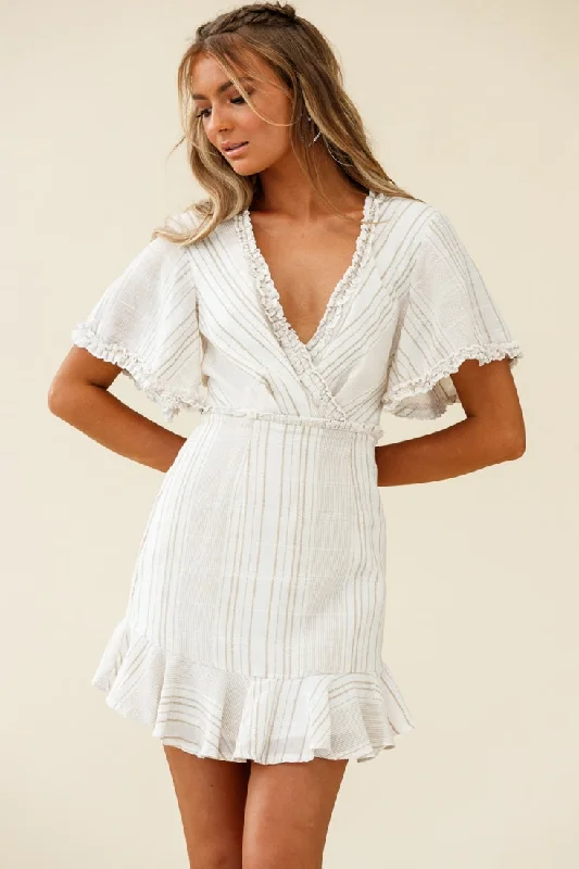 Mini dresses with puff sleeves for a vintage look Ochre Open Back Bow Detail Dress Stripe Pattern White/Mocha Mini dresses with puff sleeves for a vintage look Ochre Open Back Bow Detail Dress Stripe Pattern White/Mocha