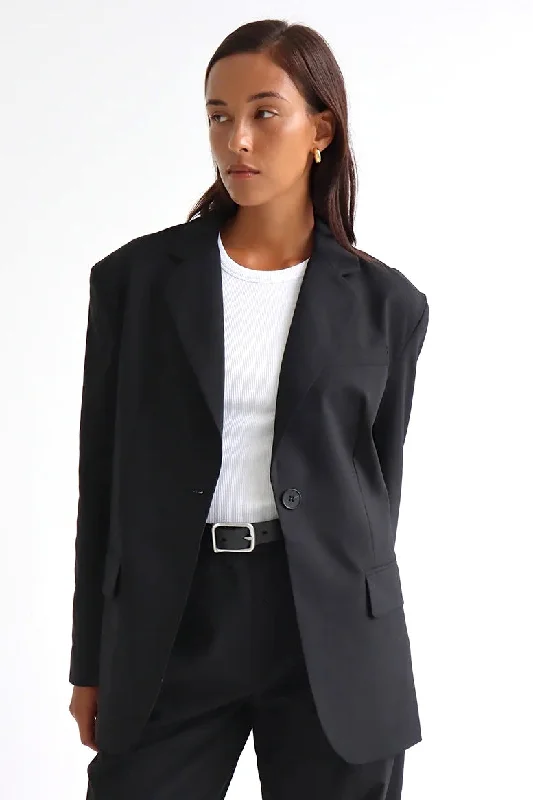 Women's cropped down jackets in bold colors for a sporty and fashionable winter outfit BLANCA Womens Vincent Blazer Noir Women's cropped down jackets in bold colors for a sporty and fashionable winter outfit BLANCA Womens Vincent Blazer Noir