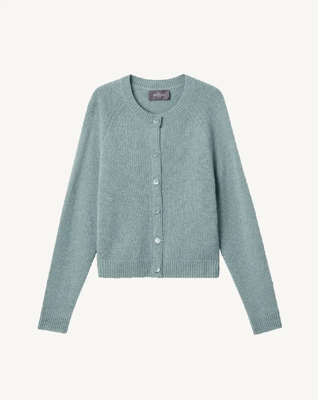 cable knit women cardigan with intricate patterns Cardigan manches raglan