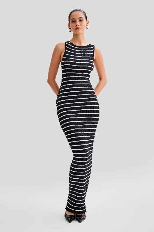 Floral print maxi dresses for summer garden parties Seema Sleeveless Knit Maxi Dress - Black Floral print maxi dresses for summer garden parties Seema Sleeveless Knit Maxi Dress - Black