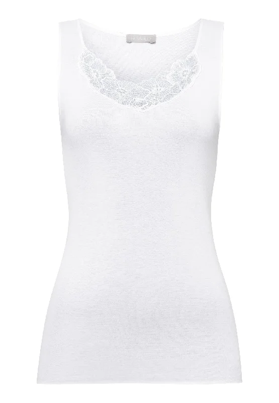 Crew Neck Women's Sustainable Tank Tops Made from Recycled Materials Naila Cotton Scoop Neck Tank Top | White 70999-101 Crew Neck Women's Sustainable Tank Tops Made from Recycled Materials Naila Cotton Scoop Neck Tank Top | White 70999-101