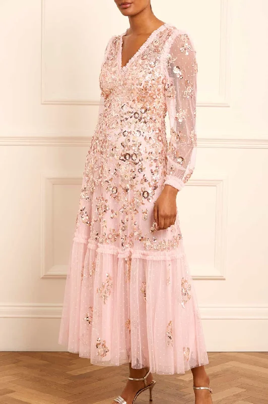 Halter Neck Women Dress to Show Off the Shoulders and Neckline Sequin Chain V-Neck Ankle Gown Halter Neck Women Dress to Show Off the Shoulders and Neckline Sequin Chain V-Neck Ankle Gown