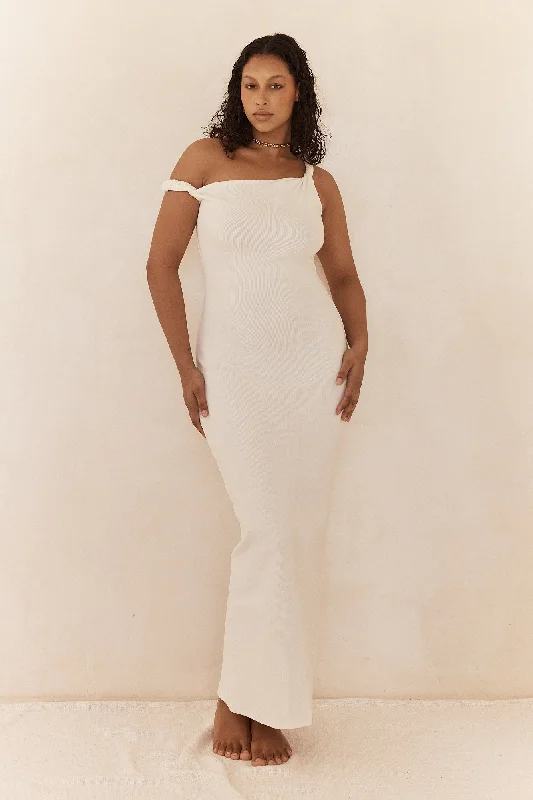 Backless Women Dress for a Sexy and Alluring Look at Evening Events The Long Poppy Dress Ivory White Backless Women Dress for a Sexy and Alluring Look at Evening Events The Long Poppy Dress Ivory White