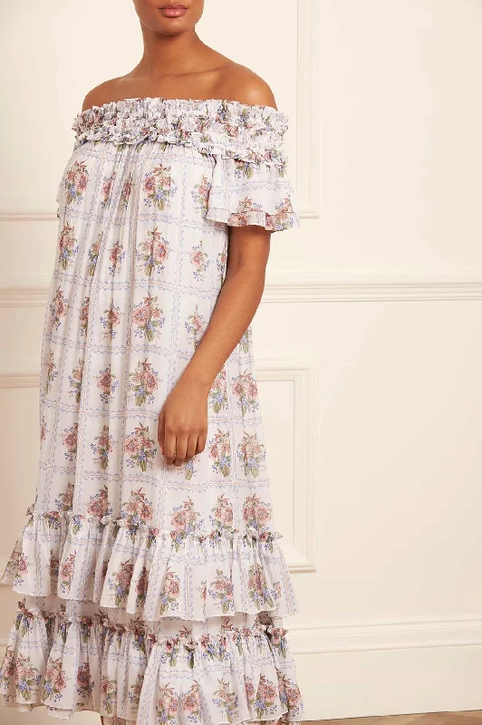 Halter Neck Women Dress to Show Off the Shoulders and Neckline Tiled Blooms Chiffon Off-Shoulder Ankle Gown Halter Neck Women Dress to Show Off the Shoulders and Neckline Tiled Blooms Chiffon Off-Shoulder Ankle Gown