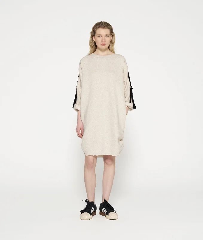 Halter Neck Women Dress to Show Off the Shoulders and Neckline Halter Neck Women Dress to Show Off the Shoulders and Neckline belted raglan dress | soft white melee Halter Neck Women Dress to Show Off the Shoulders and Neckline Halter Neck Women Dress to Show Off the Shoulders and Neckline belted raglan dress | soft white melee