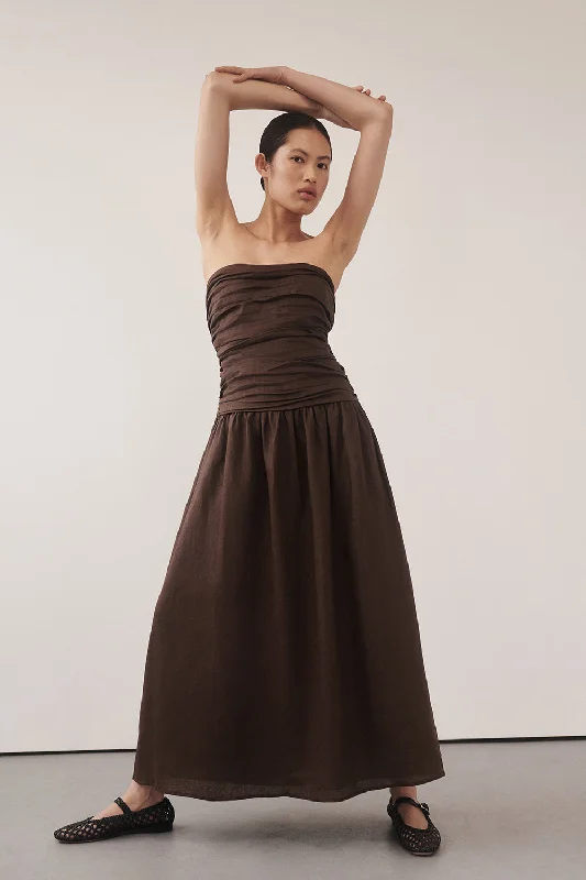 Wrap - Style Women Dress with Adjustable Fit for All Body Types Wrap - Style Women Dress with Adjustable Fit for All Body Types CATANIA BITTER CHOC LINEN STRAPLESS MIDI DRESS Wrap - Style Women Dress with Adjustable Fit for All Body Types Wrap - Style Women Dress with Adjustable Fit for All Body Types CATANIA BITTER CHOC LINEN STRAPLESS MIDI DRESS