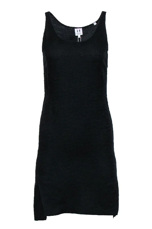 Maxi Women Dress with Floral Print for a Bohemian Vibe Maxi Women Dress with Floral Print for a Bohemian Vibe Halston Heritage - Black Textured Silk Blend Tank Dress Sz 0