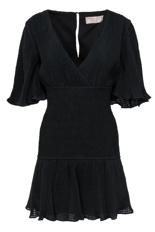 Backless Women Dress for a Sexy and Alluring Look at Evening Events Backless Women Dress for a Sexy and Alluring Look at Evening Events Keepsake - Black Crinkled Textured "Clarity" Flounce Sleeve Dress Sz 8