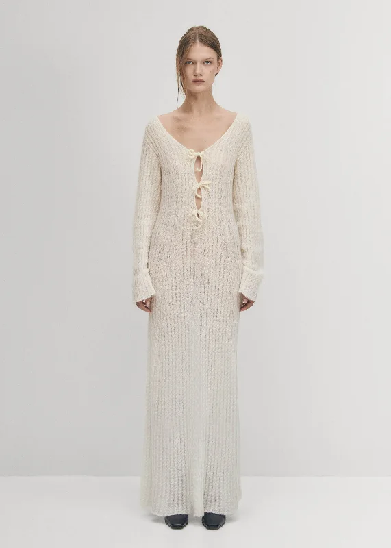 Shift Women Dress with a Simple and Classic Design for Everyday Wear Shift Women Dress with a Simple and Classic Design for Everyday Wear Triza Cream Dress Shift Women Dress with a Simple and Classic Design for Everyday Wear Shift Women Dress with a Simple and Classic Design for Everyday Wear Triza Cream Dress
