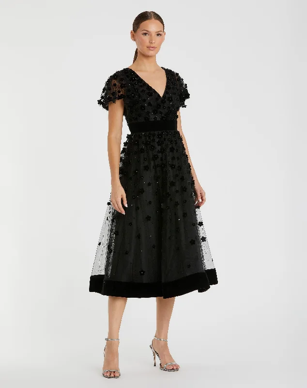Midi dresses with pleated bodices for a classic and tailored look Black Embellished Butterfly Sleeve Velvet Hem Midi Dress Midi dresses with pleated bodices for a classic and tailored look Black Embellished Butterfly Sleeve Velvet Hem Midi Dress