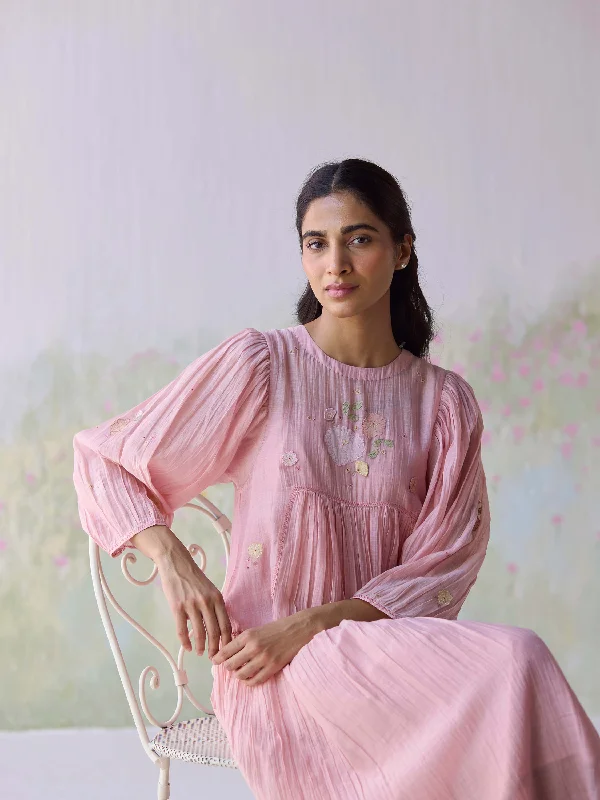 Midi dresses with halter necks for a stylish and comfortable option Florence Midi Dress Midi dresses with halter necks for a stylish and comfortable option Florence Midi Dress