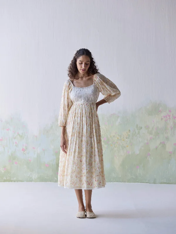 Midi dresses with empire waists for a flattering maternity option Lilibet Fields Midi Dress Midi dresses with empire waists for a flattering maternity option Lilibet Fields Midi Dress